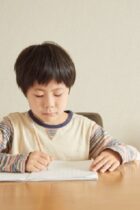 こんな宿題はしないでいい？中学受験と学校の宿題の両立問題